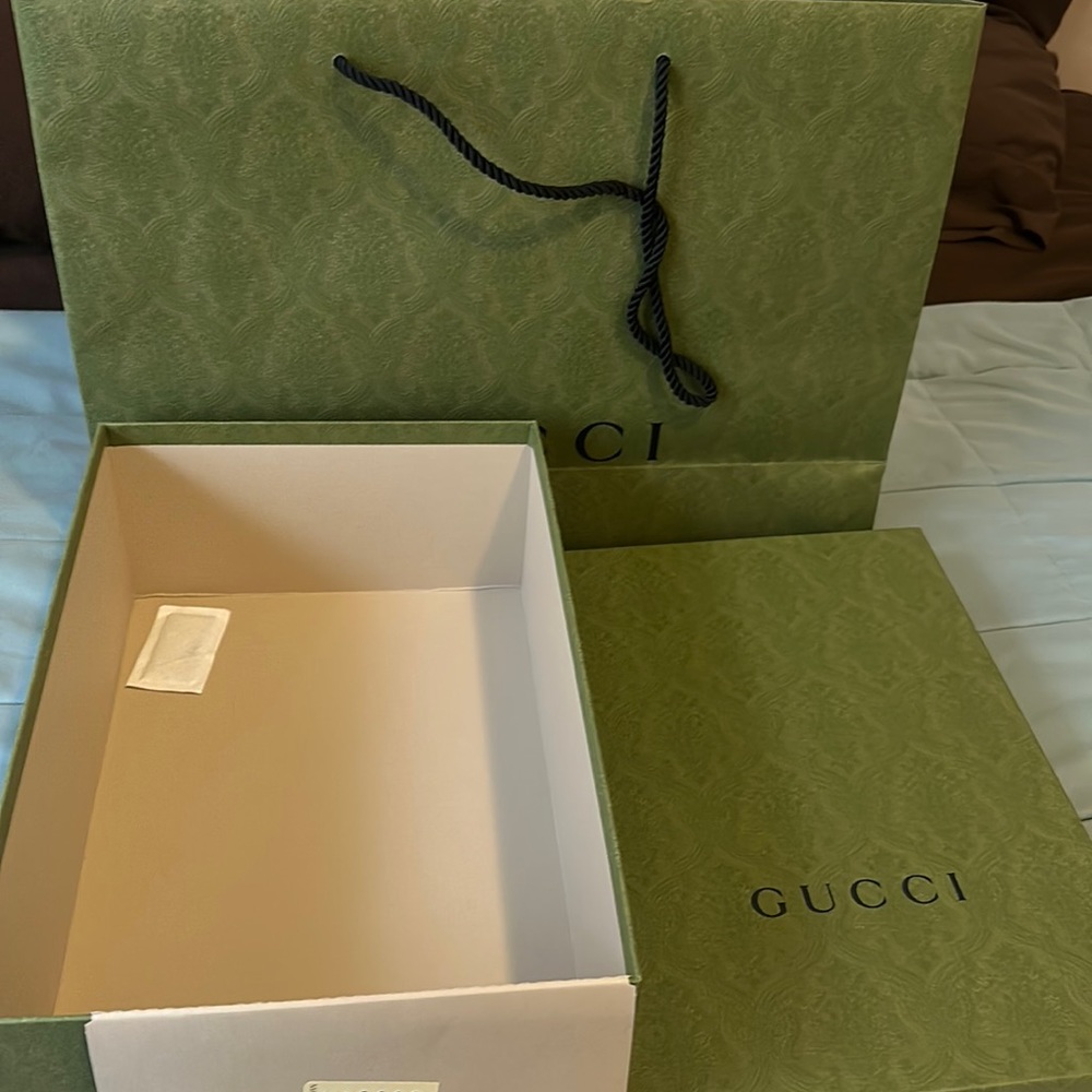 Gucci shoes box with shopping bag - Picture 2 of 6